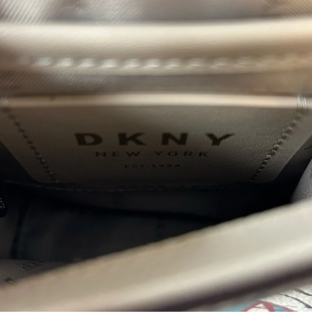 DKNY Womens Elissa North South Cream Graffiti Print Leather Crossbody‎ Bag